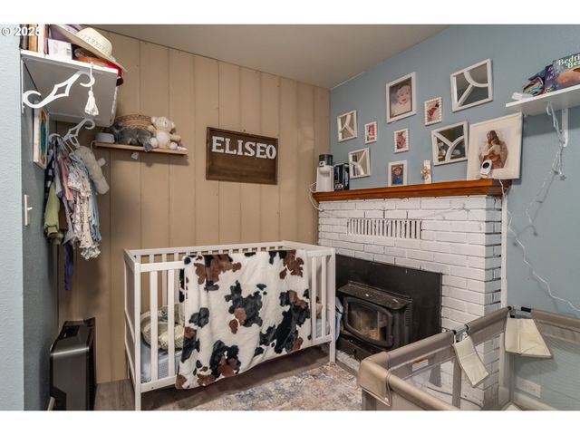 732 W NEBO St, Roseburg, OR 97471