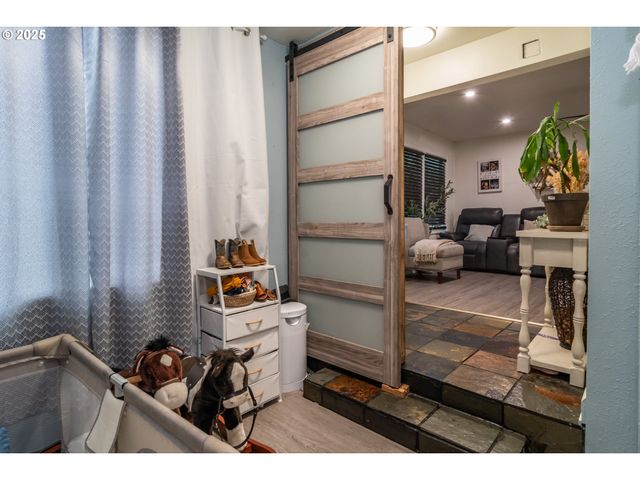 732 W NEBO St, Roseburg, OR 97471