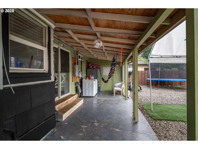 732 W NEBO St, Roseburg, OR 97471