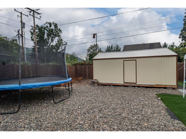 732 W NEBO St, Roseburg, OR 97471