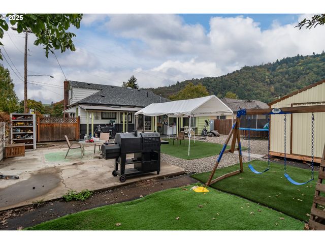 732 W NEBO St, Roseburg, OR 97471