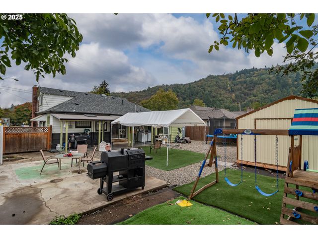 732 W NEBO St, Roseburg, OR 97471