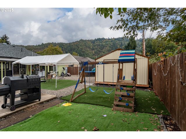 732 W NEBO St, Roseburg, OR 97471