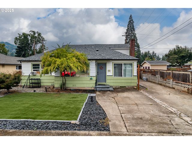 732 W NEBO St, Roseburg, OR 97471