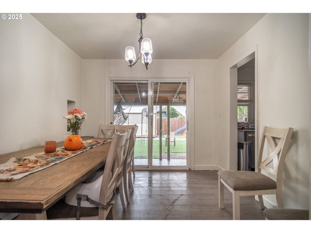 732 W NEBO St, Roseburg, OR 97471