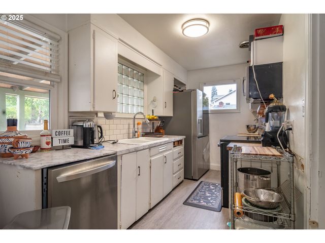 732 W NEBO St, Roseburg, OR 97471