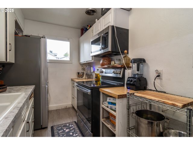 732 W NEBO St, Roseburg, OR 97471