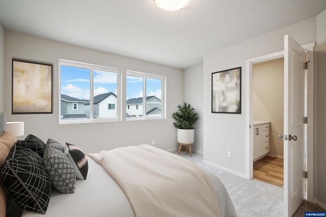 1301 Brown St, Woodburn, OR 97071