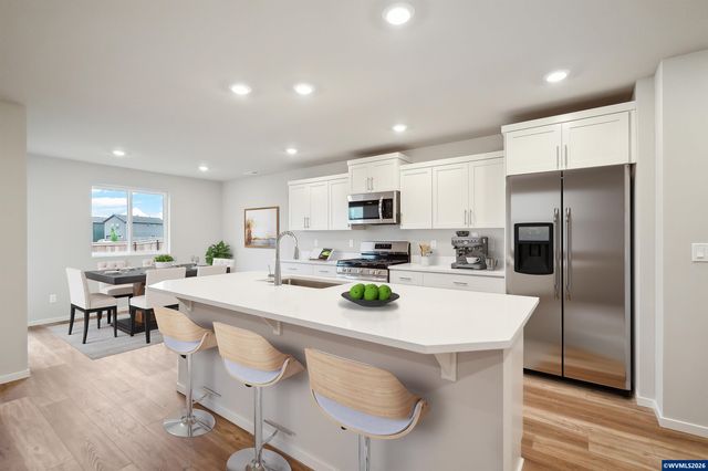 1301 Brown St, Woodburn, OR 97071