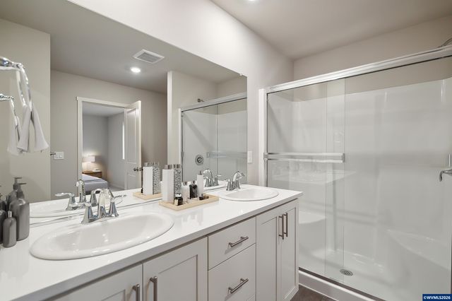 1301 Brown St, Woodburn, OR 97071
