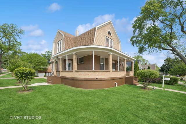 558 N Crystal Street, Elgin, IL 60123