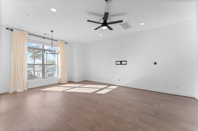 1602 Chestnut Street, Houston, TX 77009