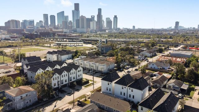 1602 Chestnut Street, Houston, TX 77009