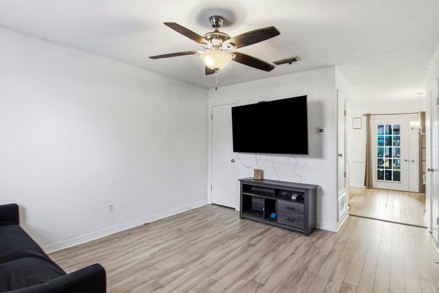 1325 Greendale Avenue 26, Fort Walton Beach, FL 32547