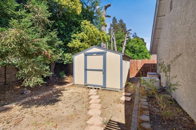 6809 Paseo Del Sol Way, Elk Grove, CA 95758