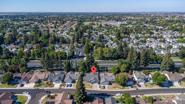 6809 Paseo Del Sol Way, Elk Grove, CA 95758