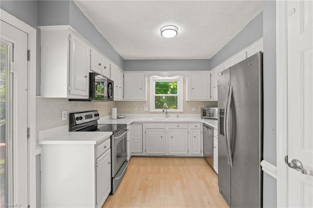 1800 Rivertrace Point, High Point, NC 27265