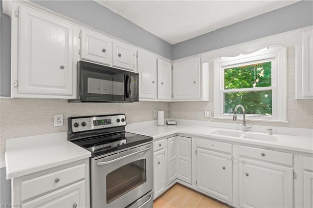 1800 Rivertrace Point, High Point, NC 27265