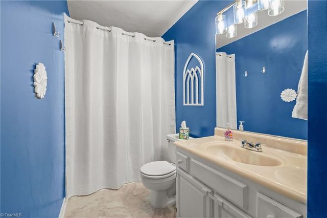 1800 Rivertrace Point, High Point, NC 27265