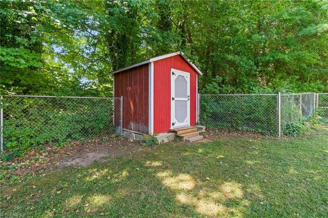 1800 Rivertrace Point, High Point, NC 27265