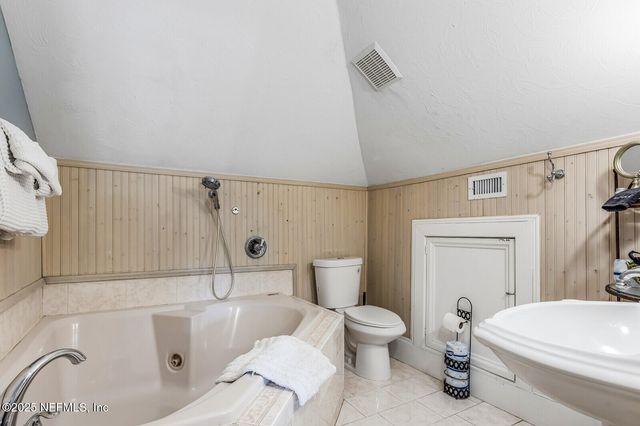 102 S 7TH Street, Fernandina Beach, FL 32034