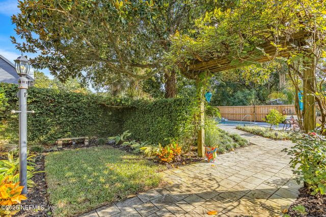 102 S 7TH Street, Fernandina Beach, FL 32034