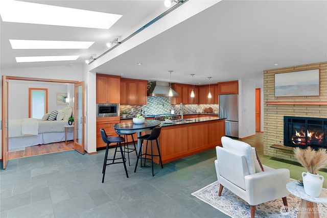 6133 NE Lariat Loop, Bainbridge Island, WA 98110