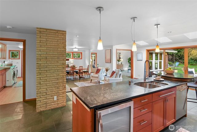 6133 NE Lariat Loop, Bainbridge Island, WA 98110