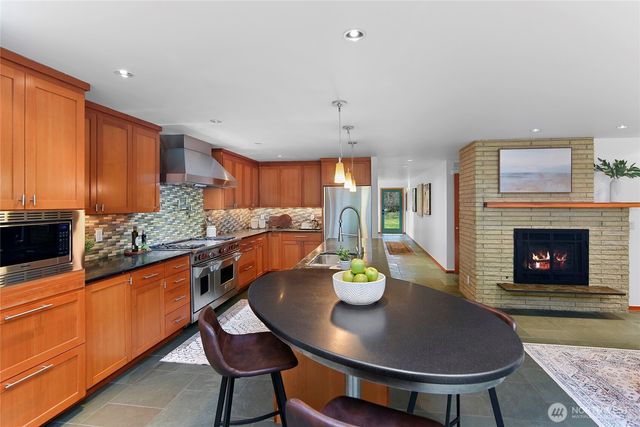 6133 NE Lariat Loop, Bainbridge Island, WA 98110