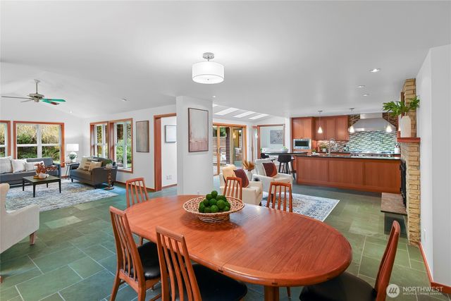 6133 NE Lariat Loop, Bainbridge Island, WA 98110