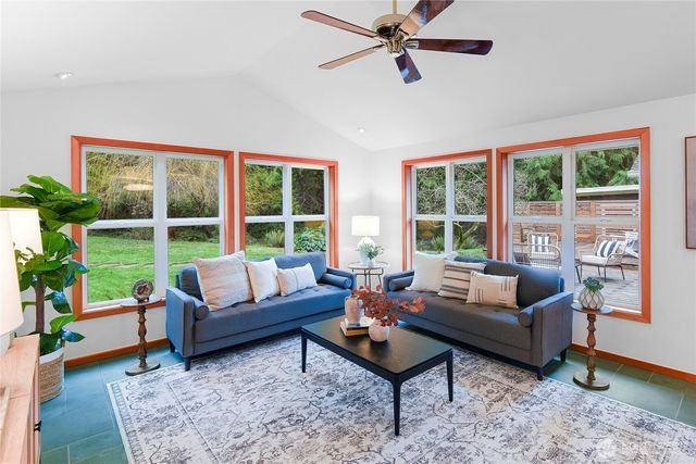 6133 NE Lariat Loop, Bainbridge Island, WA 98110