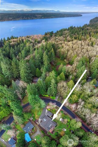 6133 NE Lariat Loop, Bainbridge Island, WA 98110