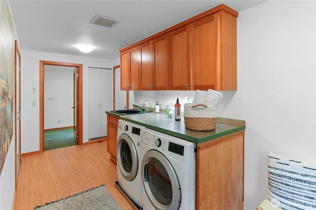 6133 NE Lariat Loop, Bainbridge Island, WA 98110