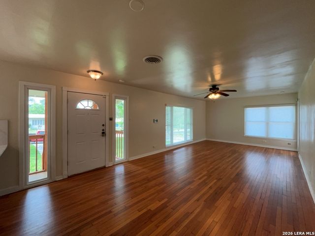 116 Lyman Dr, Terrell Hills, TX 78209