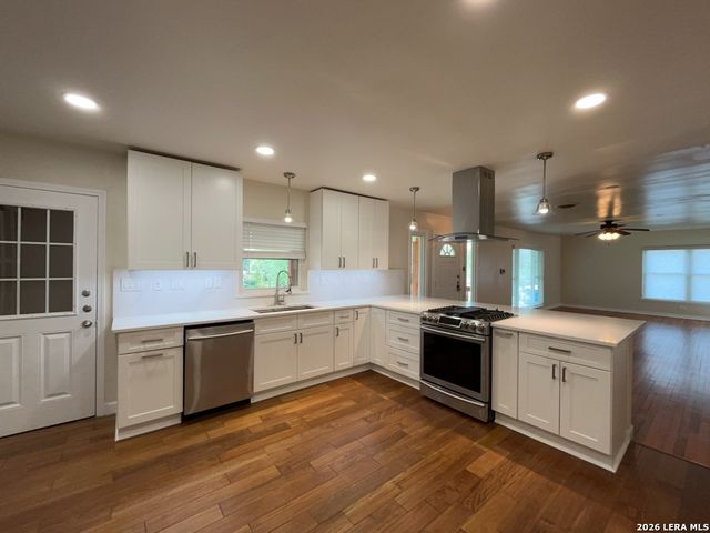 116 Lyman Dr, Terrell Hills, TX 78209