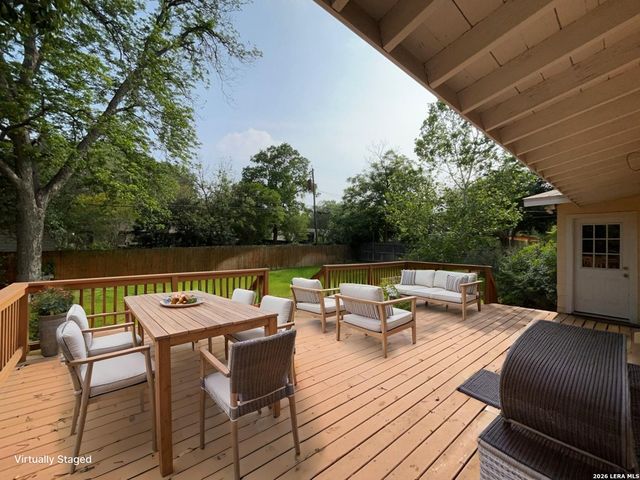 116 Lyman Dr, Terrell Hills, TX 78209
