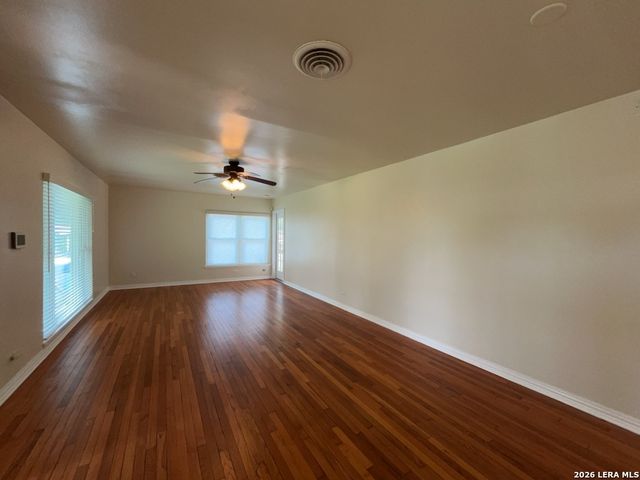 116 Lyman Dr, Terrell Hills, TX 78209