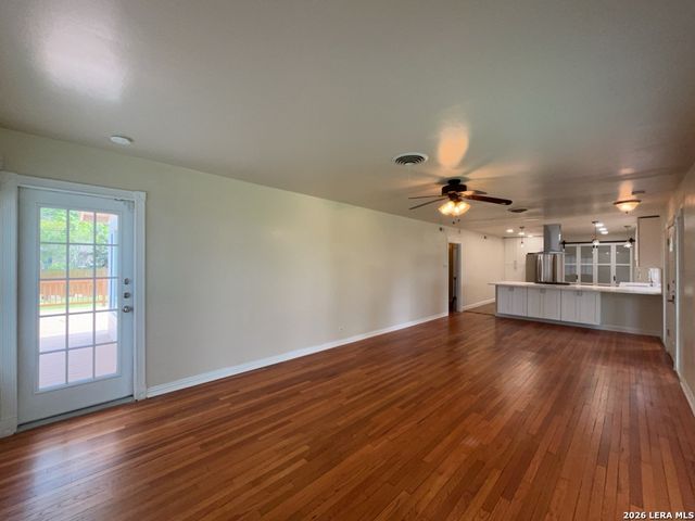 116 Lyman Dr, Terrell Hills, TX 78209