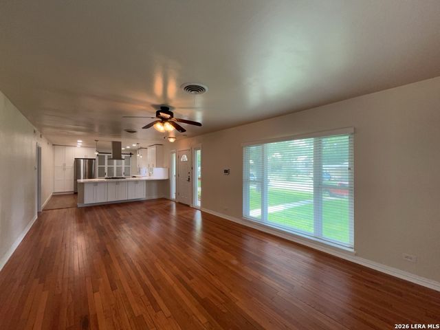 116 Lyman Dr, Terrell Hills, TX 78209