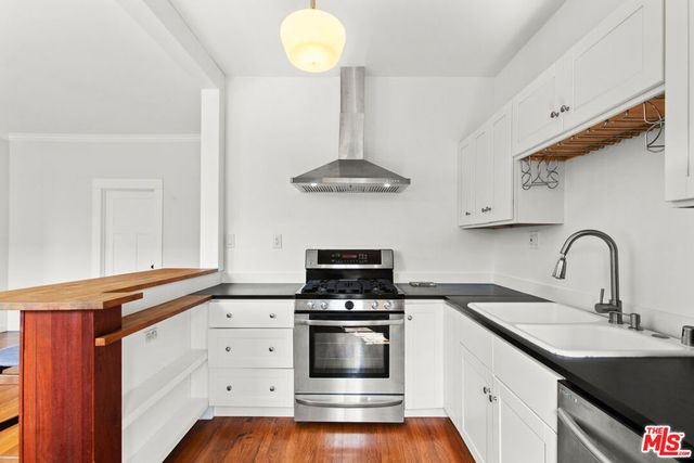 123 Ellita Place, Los Angeles, CA 90042