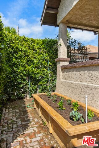 123 Ellita Place, Los Angeles, CA 90042