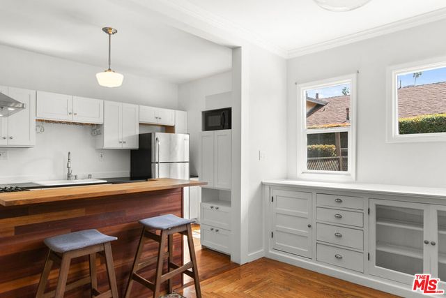 123 Ellita Place, Los Angeles, CA 90042