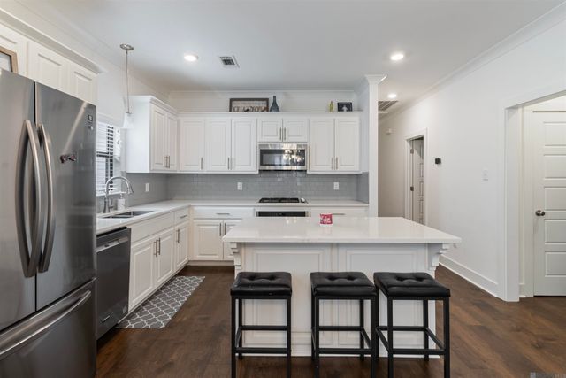 10136 Grayton Dr, Central, LA 70818