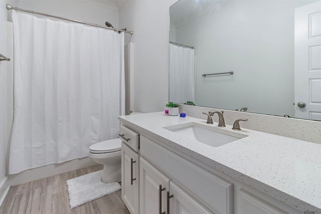 10136 Grayton Dr, Central, LA 70818