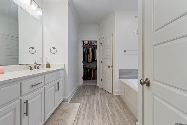 10136 Grayton Dr, Central, LA 70818