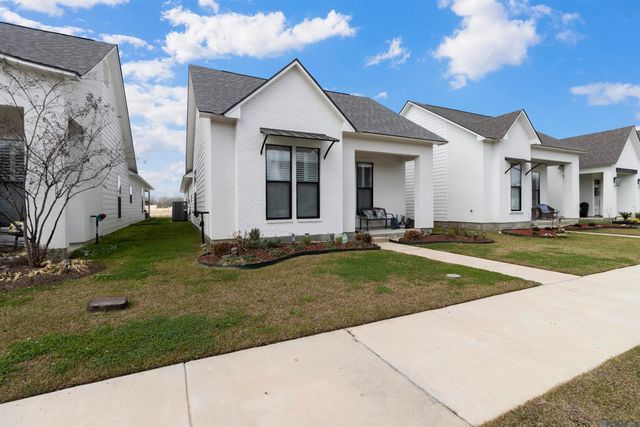 10136 Grayton Dr, Central, LA 70818