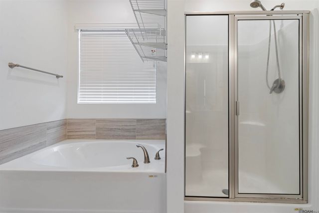 10136 Grayton Dr, Central, LA 70818