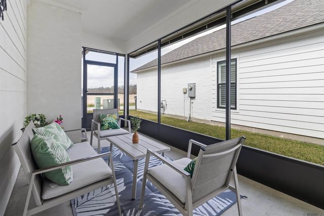 10136 Grayton Dr, Central, LA 70818