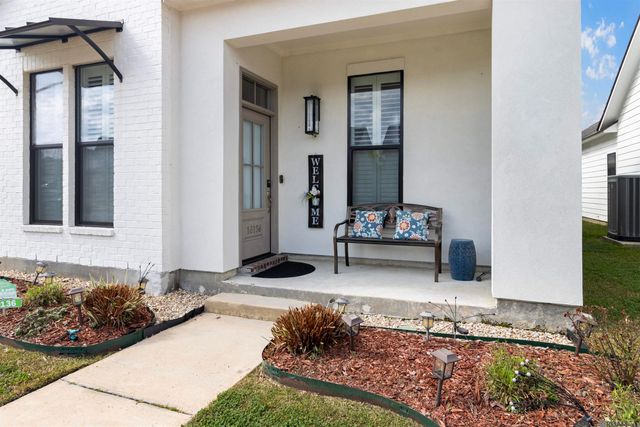 10136 Grayton Dr, Central, LA 70818
