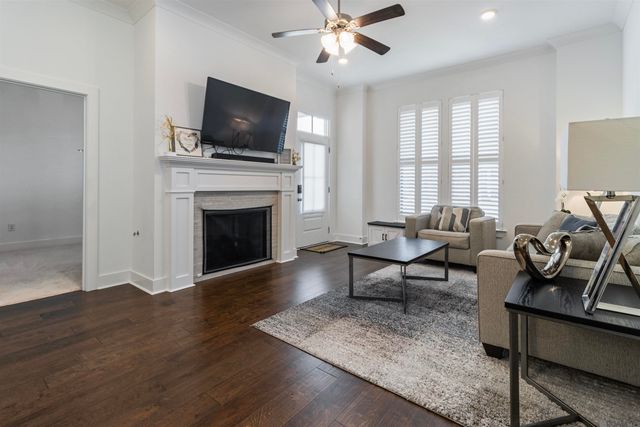 10136 Grayton Dr, Central, LA 70818